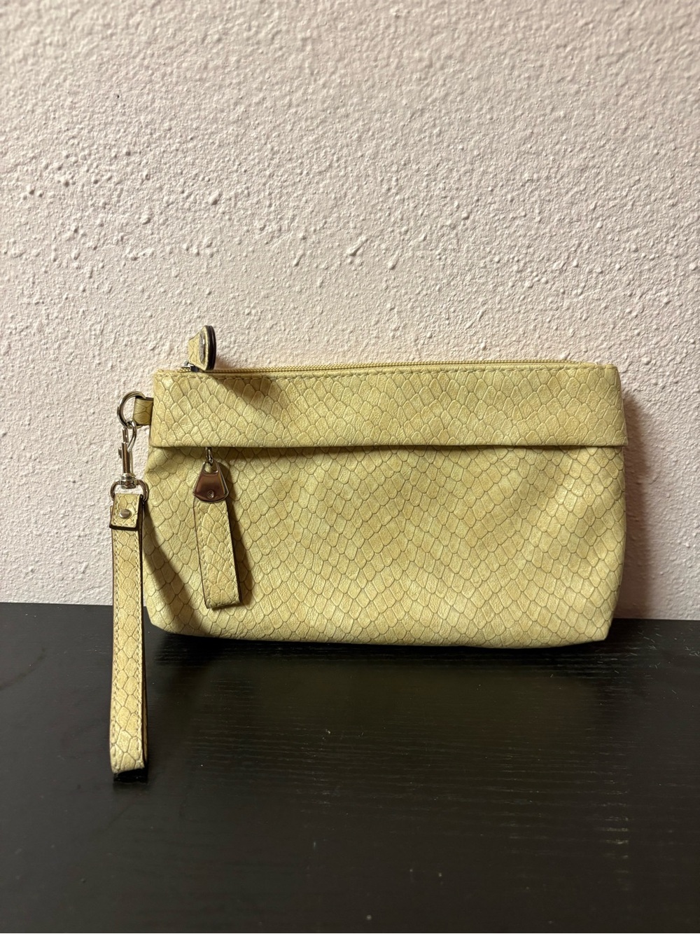 Genna De Rossi Pale Yellow Snakeskin Embossed Wristlet Clutch Bag